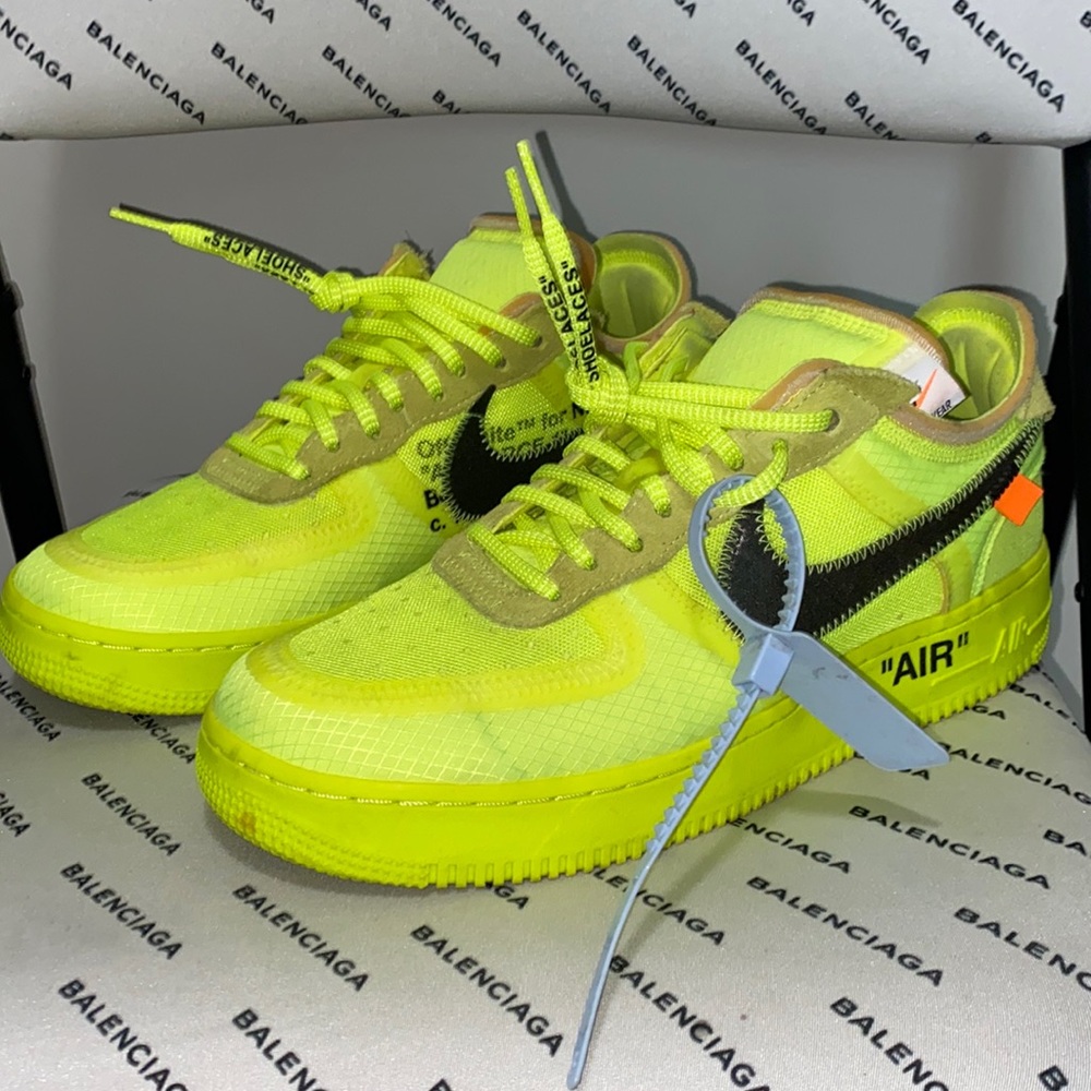 2018
Off-White x Air Force 1 Low 'Volt'